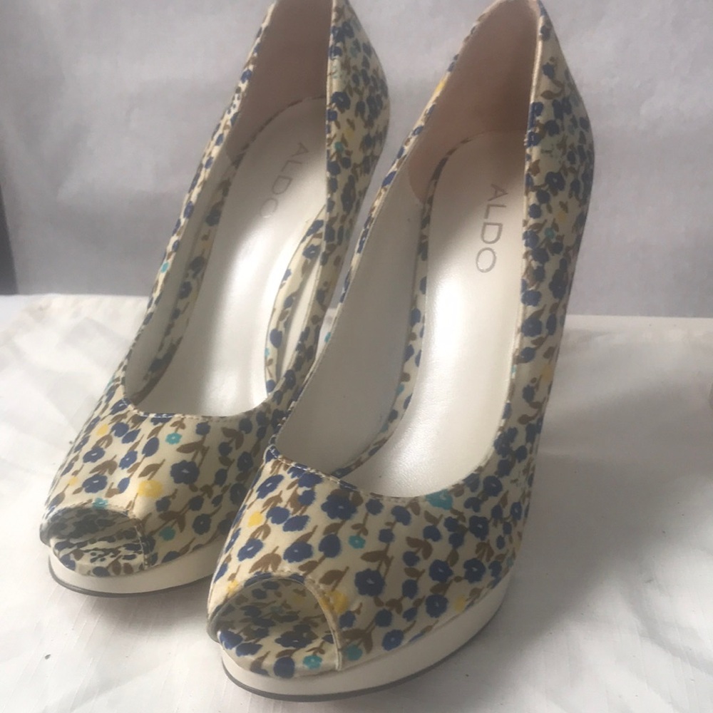 Aldo Women's Floral Patterned Peep Toe Heels NWOB